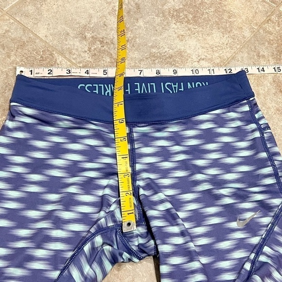 Nike Dri Fit Low Rise Capri Leggings Crop Blue Pattern Stretchy Small 19” Inseam - Picture 5 of 8